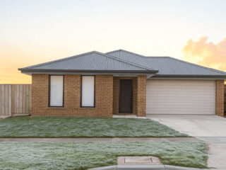 Nepoleon-Blvd-Moe-Vic-3825-1