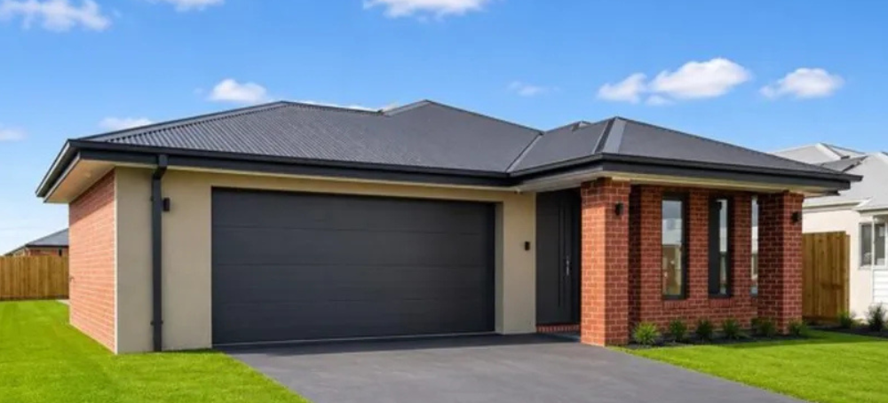 traral house Seaside Living Awaits in Frankston!